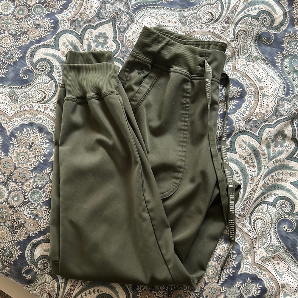 Medcouture jogger scrub pant